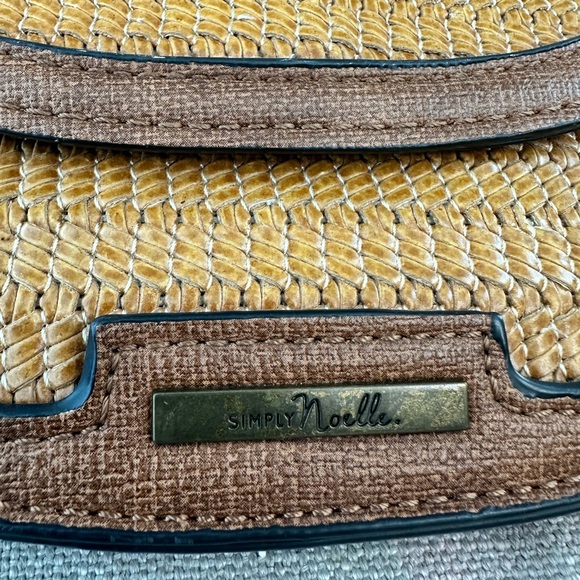 Crossbody - Picture 3 of 7